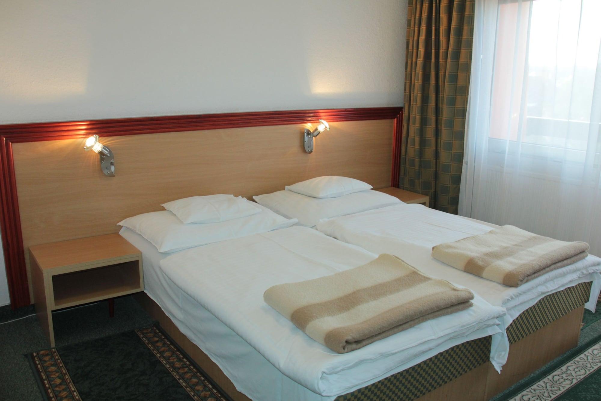 Tisza Sport Hotel Szeged Exterior photo